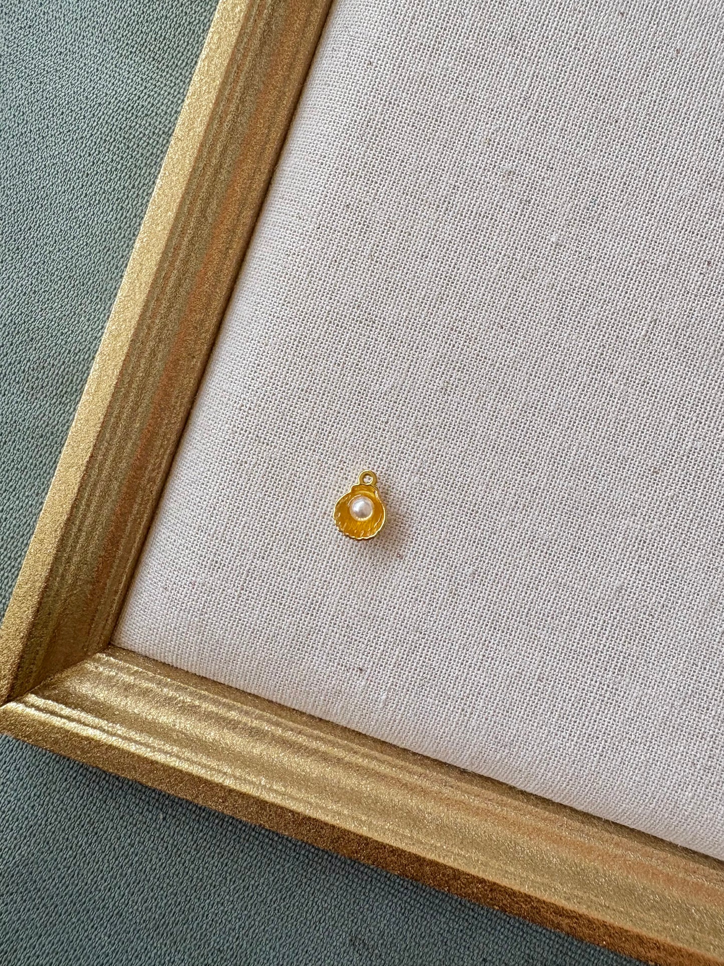 Mini Pearly Clam Shell Charm